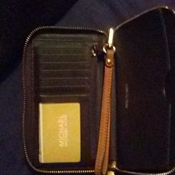 Micheal Kors Purse and wallet - Picture 5 of 6